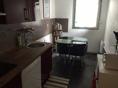 Logement étudiant de 4 chambres.<br />1 chambre est disponible. <br />La chambre Lyon, France Chambre étudiante à la part dieu Private room in rental unit vacation rental 44043560