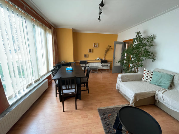Located in a relatively quiet area. Comfortable apartment with basic amenities a Schaerbeek, Belgium Cosy Apartment 100 m from metro (Tomberg). Entire rental unit vacation rental 34602833