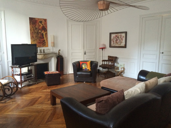 in a typical Parisian Haussmann mansion on the 3rd floor with elevator near sacr Paris, France 3 BR in a quiet street paris center Entire rental unit vacation rental 5554429