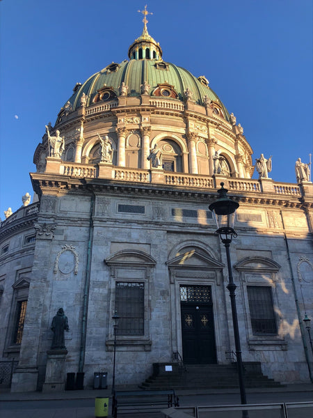 Nyd en stilfuld oplevelse i denne centralt beliggende bolig. Boligen er lille me  Studiolejlighed midt i det centrale København Entire rental unit vacation rental 617945884380444064