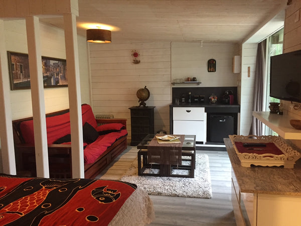 Blanquefort, France Adorable Guest House avec piscine Entire guesthouse vacation rental 611379697182595146