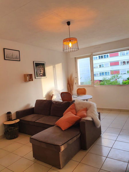 App. Lumineux en hyper centre.<br />2 min à pied du tram, proche de l'aéroport.< Bordeaux, France Merignac T3 hyper centre calme. Entire rental unit vacation rental 615131555824992891