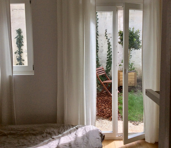 Charming small appartment and garden, living room, bedroom, walk-in Italian rain Brussels, Belgium Louisa charming appart with one bedroom + garden Entire rental unit vacation rental 42920401