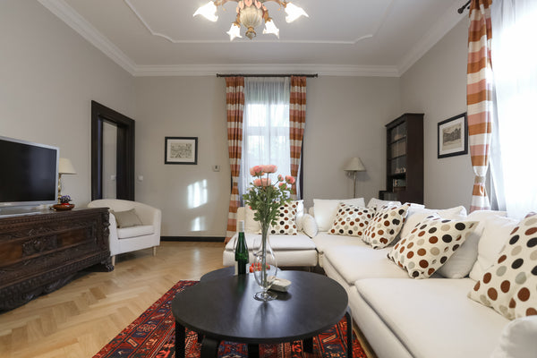 Dear Traveler,<br />We regret to let you know we will be temporarily closing the Vienna, Austria Unique historic townhouse near Schönbrunn Palace Entire home vacation rental 24986801