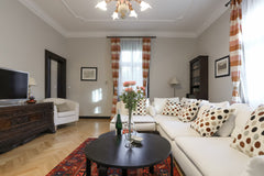 Dear Traveler,<br />We regret to let you know we will be temporarily closing the Vienna, Austria Unique historic townhouse near Schönbrunn Palace Entire home vacation rental 24986801