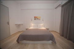 Traditional Santorini style property. The room offer a double bed.<br /><br /><b  Double Room at Eva's House Private room in guesthouse vacation rental 36333604