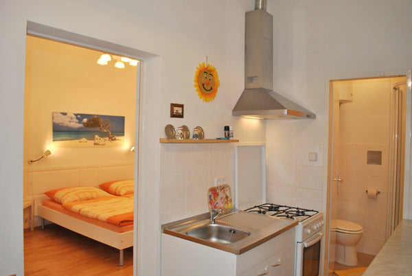 Wir begrüßen Sie gerne und ganz herzlich in Wien und als Gäste in unserem romant Vienna, Austria Kleines romantisches Apartment Entire rental unit vacation rental 11549531