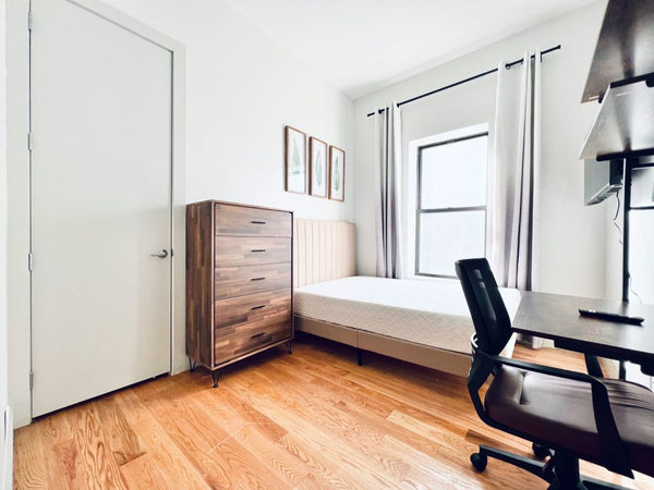 - Bright bedroom with 12ft ceiling in best part of Bedstuy, right on Myrtle Ave  New York, NY Serviced apartment in Brooklyn · 1 bedroom · 1 bed · 2 shared baths Private room in serviced apartment vacation rental 53471515