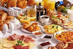 Bonjour <br />J'accueille toujours les voyageurs et leur offre le petit déjeuner  Chambre privée 3lit 65€ Petite journée  dîner  grt Private room in condo vacation rental 32336838