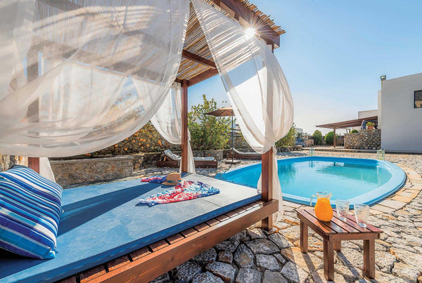 In an ideal location, 5 minutes from the beach and restaurants and shops, Indigo Maidstone, United Kingdom Walking distance to shops, restaurants & beach Entire villa vacation rental 37262314
