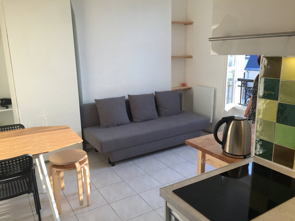 Joli studio meublé avec TV, Wifi, cuisine équipée, machine à laver séchante, tab Paris, France Quartier Belleville, meublé équipé, très lumineux Entire rental unit vacation rental 23416119