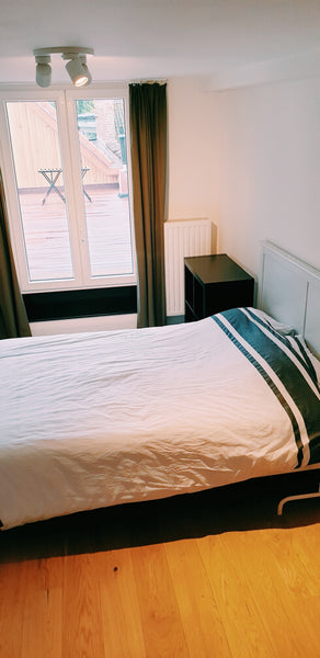 Chambre privée et calme (coté intérieur d'îlot) dans un magnifique appartement d Ixelles, Belgium Chambre privée dans appart rénové au Châtelain Private room in rental unit vacation rental 42012276