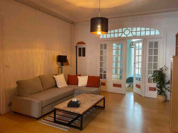 Appartement une chambre et plein de charme au 1er étage d' une maison de maître  Brussels, Belgium Appart plein de charme, bien situé Entire rental unit vacation rental 701220