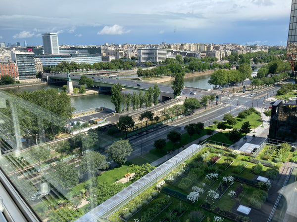 Appartement moderne et lumineux de 85m2, au 12eme étage d'une tour de 30 étages, Paris, France Sur la seine, vue magnifique Entire rental unit vacation rental 3301997