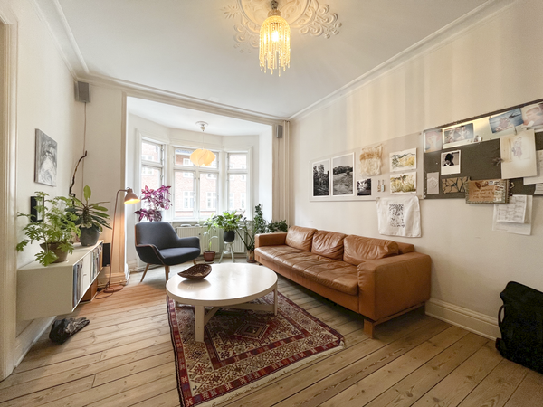 A true Copenhagen apartment close to Copenhagen city center, Tivoli, Nyhavn, Ama Copenhagen, Denmark Cozy apartment near the center Entire condo vacation rental 300482