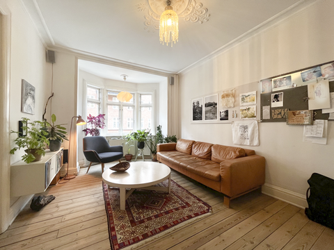 A true Copenhagen apartment close to Copenhagen city center, Tivoli, Nyhavn, Ama Copenhagen, Denmark Cozy apartment near the center Entire condo vacation rental 300482