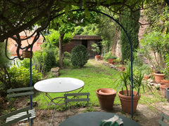 Appartement caché sur la colline de la croix-rousse. Un petit coin de paradis de Lyon, France Coin de paradis dans le centre de lyon, 69001 Entire rental unit vacation rental 21907370