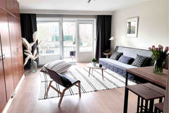 Joli pied à terre à louer sur du long terme dans un quartier calme, à 2 minutes  Brussels, Belgium Superbe studio, lumineux, calme, idéalement situé! Entire rental unit vacation rental 561550306994065372