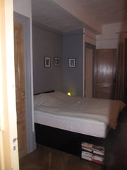 Chambre calme donnant sur cour - lit double confortable - SDB privative. <br />W Villeurbanne, France Chambre calme pour EURO 2016 Private room in rental unit vacation rental 11387817