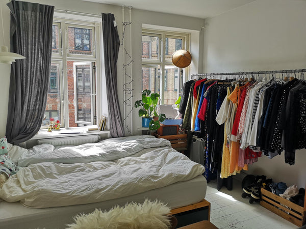 Med kun syv minutter på gåben fra hovedbanen og med kødbyens restauranter barer  Copenhagen, Denmark Med Kødbyen som nabo - lys lejlighed på Vesterbro Private room in rental unit vacation rental 43685846