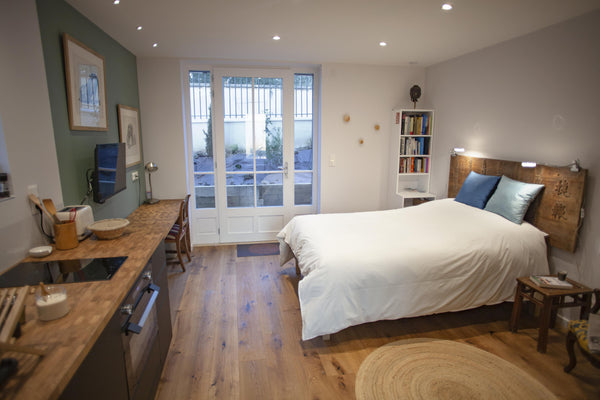 In a quiet and green residential neighborhood called Montchat, our B&B is the pe  Studio double bed terrasse view Entire rental unit vacation rental 589639243604468988