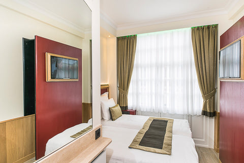 Beautiful and recently renovated room: closely set twin-bed bedroom, a private b Brussels, Belgium Cozy studio near Grand Place no3 Private room in rental unit vacation rental 16024558