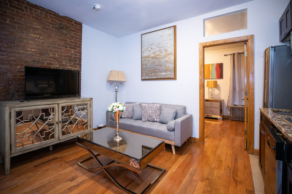 Beautiful 2 Bedroom very stylish located at the hear of the upper east. steps aw New York, NY Rental unit in New York · 2 bedrooms · 2 beds · 1 bath Entire rental unit vacation rental 546256455955963923
