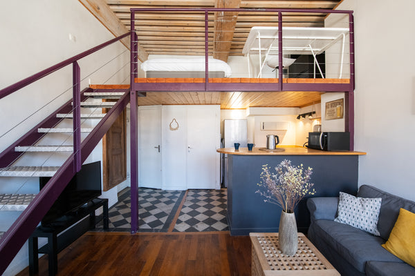 Enjoy your stay in this typical Lyon's apartment at the heart of a historical ne Lyon, France MEMORABLEPLACE -Indigo- Appart Canut-Croix Rousse Entire rental unit vacation rental 635233124073179281