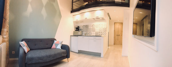 Bienvenue dans notre charmant studio à la Croix Rousse ! Situé à 2 minutes de to Lyon, France Studio Croix Rousse Entire rental unit vacation rental 21848745