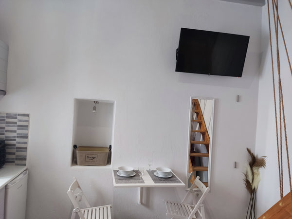 Petite Tanit is  a renovated cozy,picturesque and traditional small apartment. I  Petite Tanit Traditional  Apartment Cycladic home vacation rental 593472273627075598