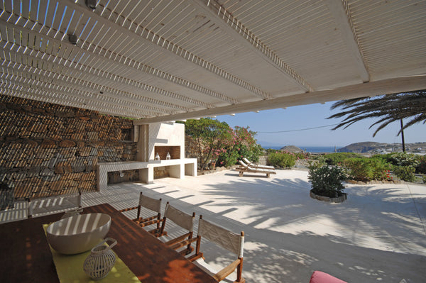 A large 80 sq m luxury apartment with a lovely private garden equipped with chai Míkonos, Greece Luxury apartment Loulos, lounge area, sea view Entire serviced apartment vacation rental 21742714