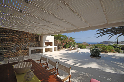 A large 80 sq m luxury apartment with a lovely private garden equipped with chai Míkonos, Greece Luxury apartment Loulos, lounge area, sea view Entire serviced apartment vacation rental 21742714