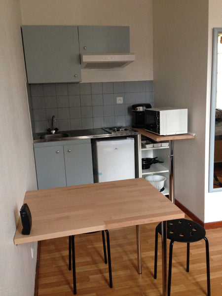 Charmant studio aménagé et rénové pour 2 personnes en plein centre ville de Bord Bordeaux, France Studio 2 personnes au cœur de Bordeaux centre Entire rental unit vacation rental 24129567