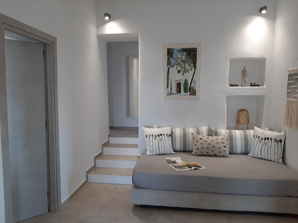A Cycladic home that combines modern and traditional elements. It has two bedroo  Traditional House Cycladic home vacation rental 38276924