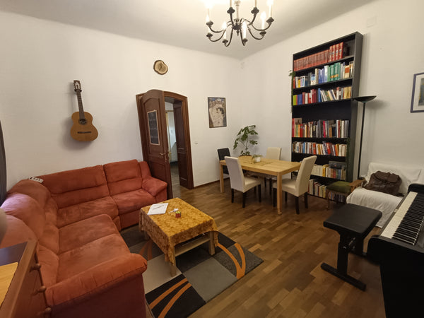 Willkommen in meinem bescheidenen Heim.<br />Die Wohnung befindet sich nur 3 Min  Kunstvolles und gemütliches Apartment in Ottakring Entire rental unit vacation rental 573859455800906272