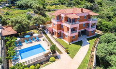 Die Villa Aqua Mare ist unterteilt in zwei geräumige Maisonette-Wohnungen.<br />  Maisonette Wohnung in Traum Villa mit Pool Entire villa vacation rental 565721483248867986