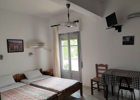 Large veranda/terrace you can relax<br />Quiet and practical location, close to  Mpatsi, Greece Studio (8) with ensuite bathroom and kitchen(22m2) Entire rental unit vacation rental 49527824