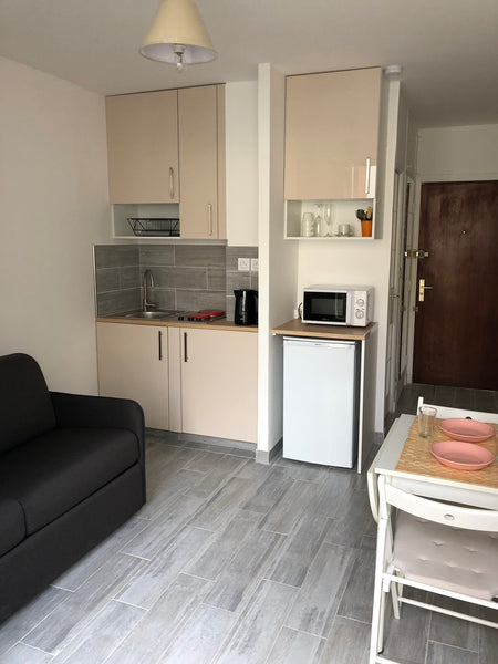 Location de 1 à 10 mois<br />Studio 3ème étage avec ascenseur, entièrement rénov  Studio avec balcon à Paris 15 en Bail mobilité Entire rental unit vacation rental 28750467