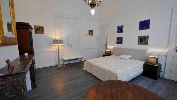 magnifique chambre meublée,dans hôtel de maître 1900 récemment rénové, situé prè Brussels, Belgium Belle grande chambre en plein quartier européen Private room in rental unit vacation rental 33814837