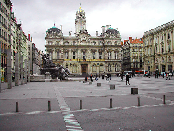 Rue Ste Catherine, derrière terreaux, on voit un peu la place d'une chambre ! <b Lyon, France Apprtement Place des Terreaux, 97m2 Entire rental unit vacation rental 8992404