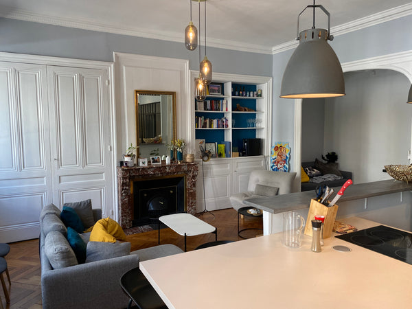 Beautiful high-end air-conditioned apartment (81m² - 872 sq ft) that provides bo Lyon, France Upmarket apartment close to the Rhone's docks Entire condo vacation rental 44115967