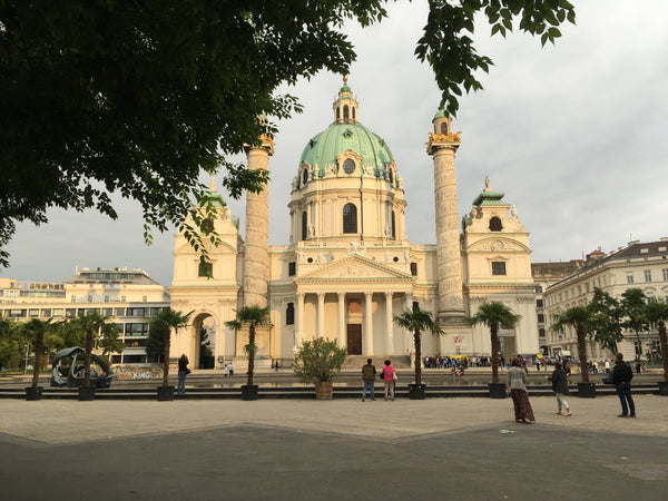 Meine Wohnung besteht aus zwei Räumlichkeiten, die sich in Schlaf- und Wohnzimme Vienna, Austria Wohnung mit Balkon in zentraler Lage Entire rental unit vacation rental 25174945