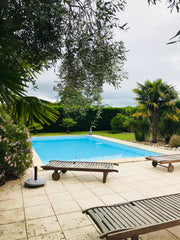 Idéalement située aux portes de Bordeaux, à 45 minutes des plages du Cap Ferret, Ambarès-et-Lagrave, France Villa aux portes de Bordeaux piscine 6 personnes Entire home vacation rental 26131426