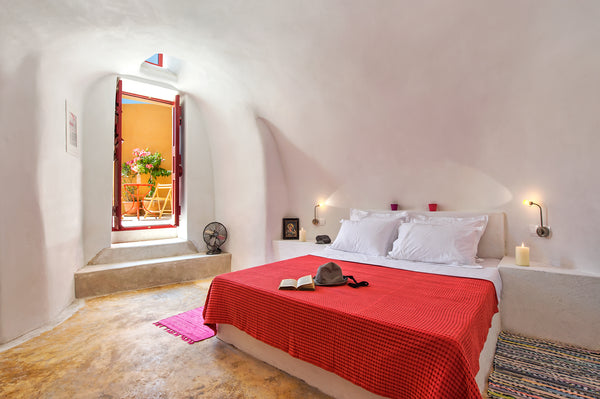 Amelie Canaves -Lemoni sits among the quiet cave houses on a winding footpath in Greece Amelie Canaves Lemoni- by Thireon Cave vacation rental 9901334