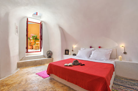 Amelie Canaves -Lemoni sits among the quiet cave houses on a winding footpath in Greece Amelie Canaves Lemoni- by Thireon Cave vacation rental 9901334