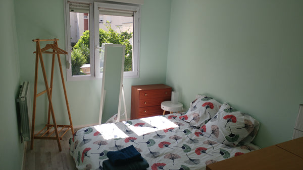 Nous vous proposons une jolie chambre douce et chaleureuse dans un grand apparte Lyon, France Chambre privée douce et jolie au calme Private room in condo vacation rental 35463231