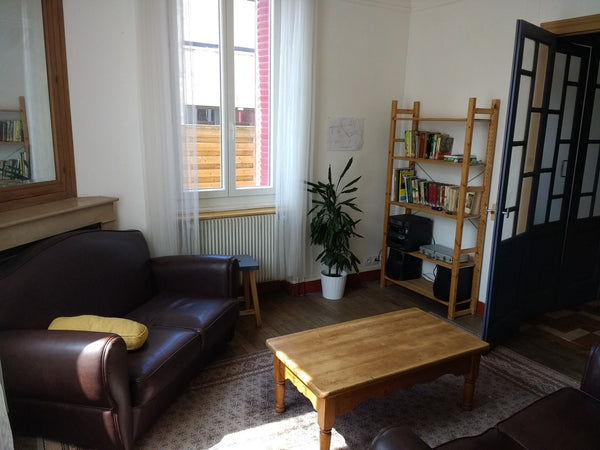 We offer complete accommodation for 6 people: 1 couple room and 5 single rooms.   Large 5 bedroom house in Lyon Entire home vacation rental 42267640