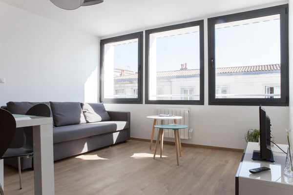 Appartement spacieux de 60m² situé au 1er étage d'une résidence entièrement réno Bordeaux, France Charmant T3 au coeur de Bordeaux Entire rental unit vacation rental 8676101