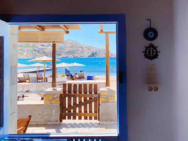Small traditional cycladic house with a big terrace  directly by the beach for r Munich, Germany Aegean  sunsets Cycladic home vacation rental 28540276