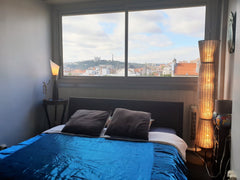 Votre chambre, au 9ème étage vous permet d'avoir une vue imprenable sur Fourvièr Occitanie, France Tête d'Or, chambre avec vue Private room in rental unit vacation rental 12300637